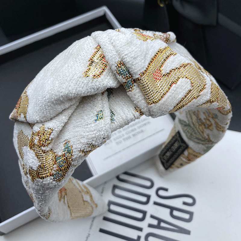 Fashionable Embroidery Hairpin - Embroidery Motif 评论和价格