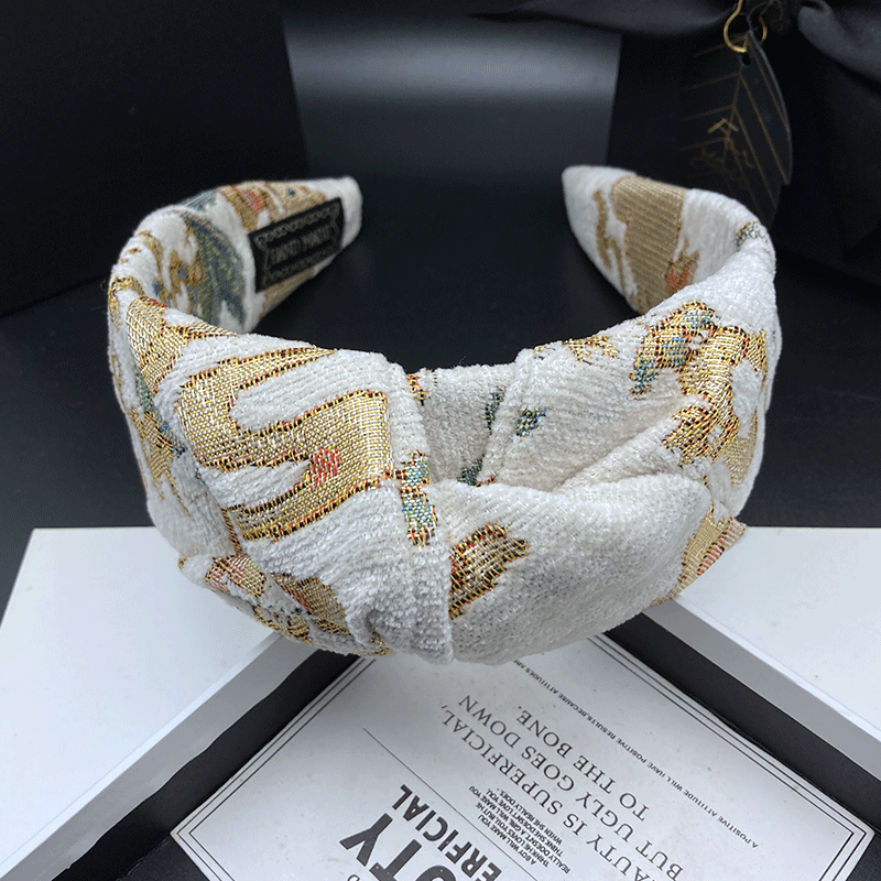 Fashionable Embroidery Hairpin - Embroidery Motif 评论和价格