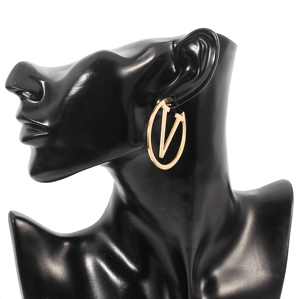 Fashion Minimalist Hollowed-Ou - Embroidery Charm 评论和价格